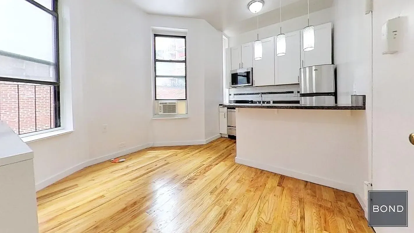 139 West 28th Street — Photo 2