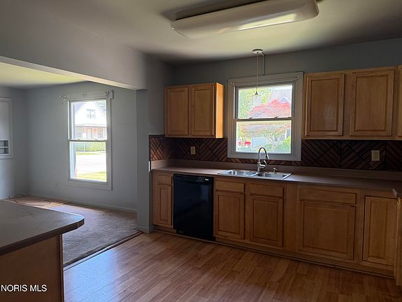 3rd image of 1004 Alger St