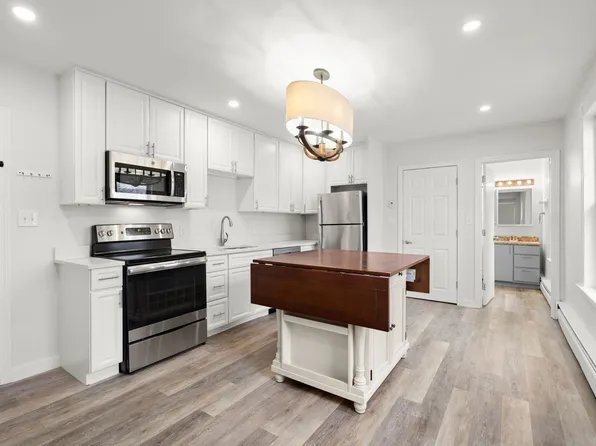 17 3rd St #17, North Andover, MA 01845