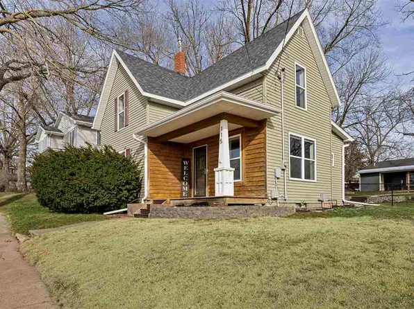 115 N 4th St, West Branch, IA 52358