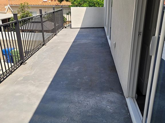 3rd image of 15942 Valerio St