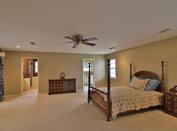 5th image of 2225 Brook Hollow Dr