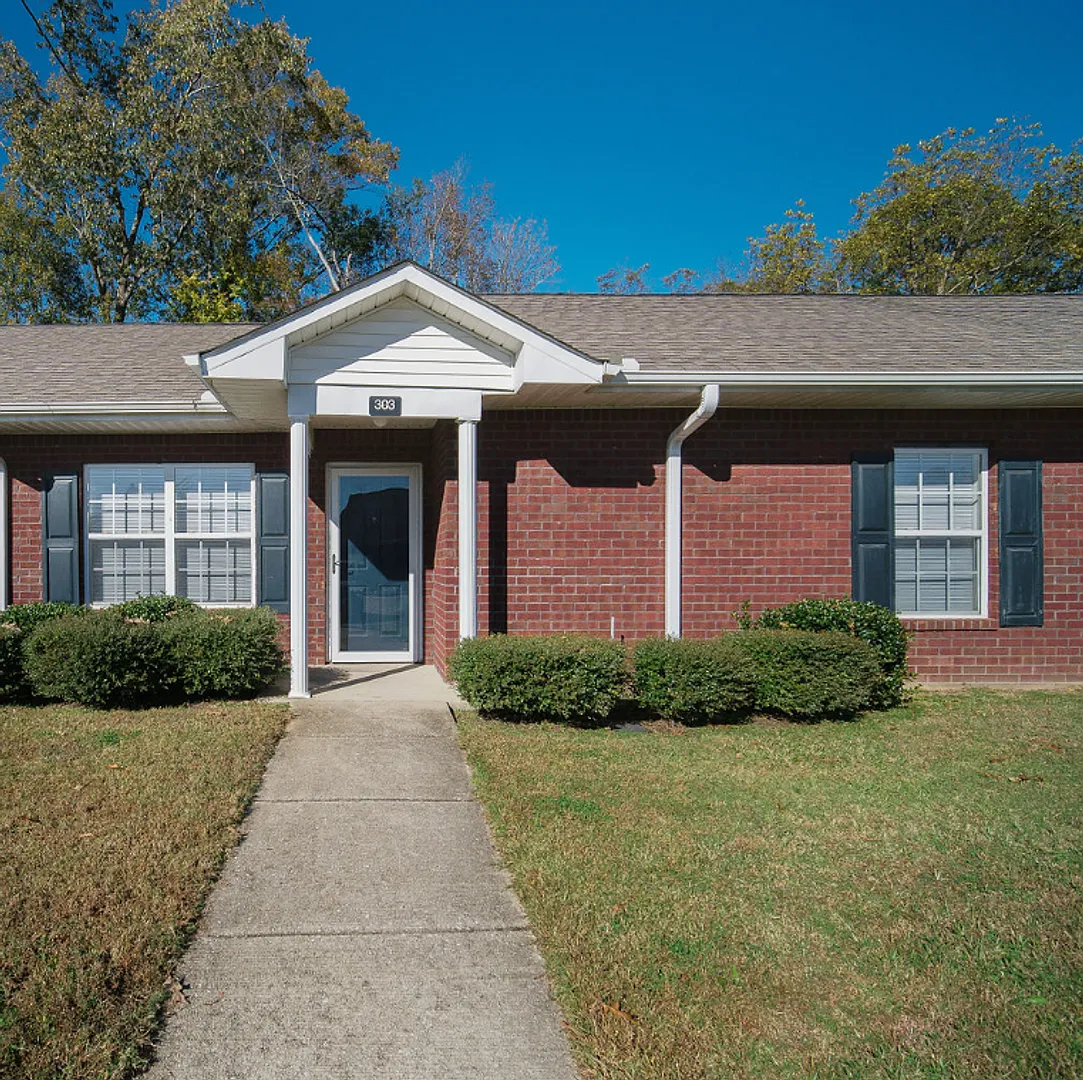 All Brick Building Massive 2 Bedroom Villa Single Level Villas — Photo 1