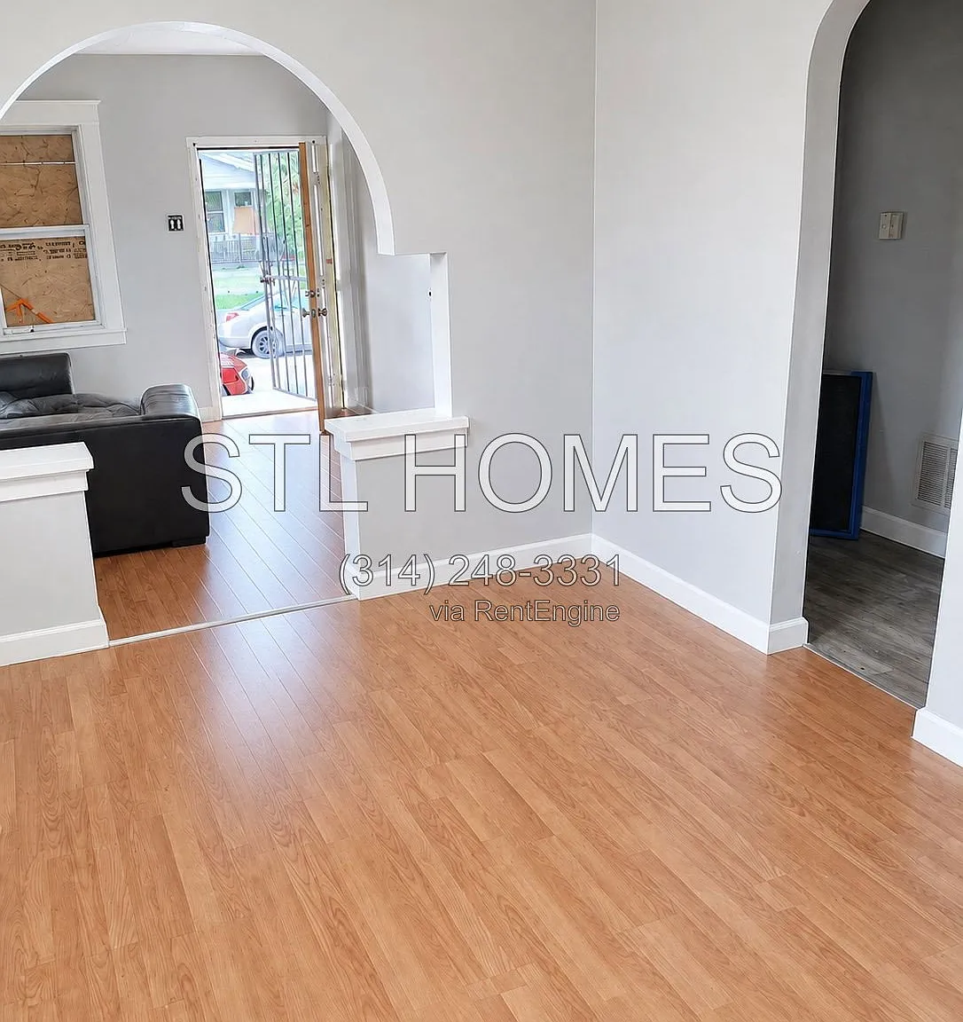 2 bed, 1.0 bath, $1,095 — Photo 3