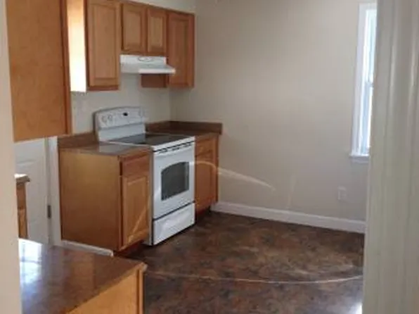 8 Nash Hill Rd #B, Williamsburg, MA 01096