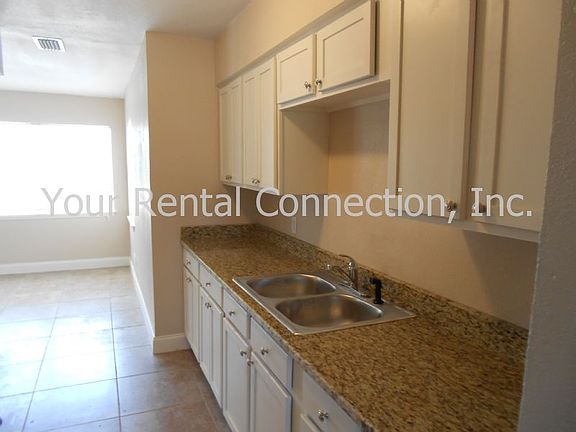 5th image of 2513 Meadow Ln