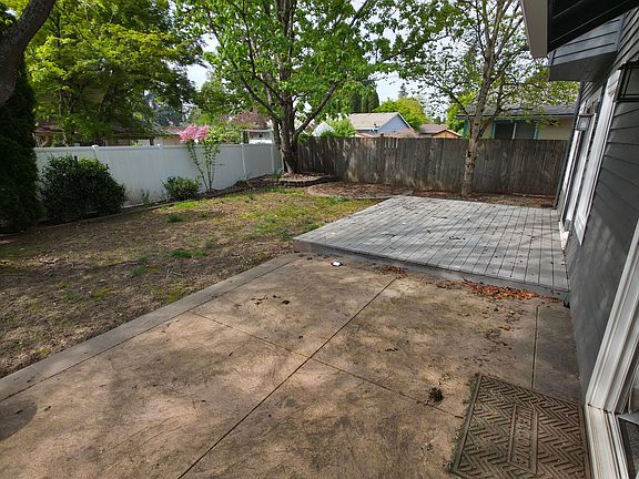 3rd image of 3842 NE Lincoln St