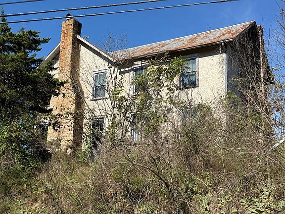 2nd image of 6402 Potts Creek Rd