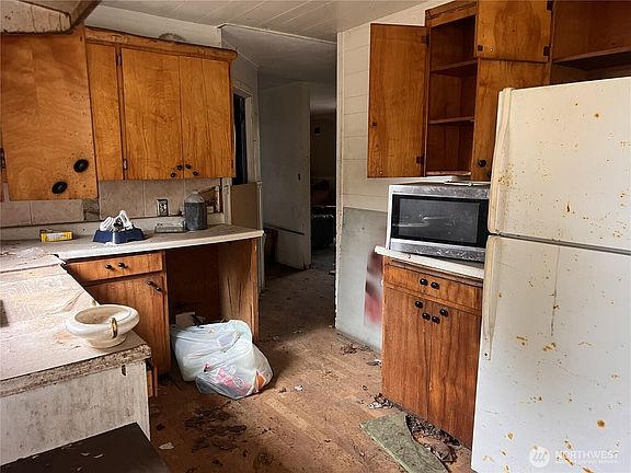 3rd image of 8599 Valley View Road