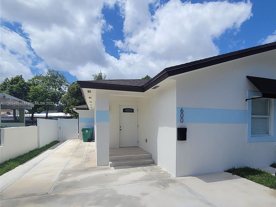 1st image of 600 NW 33rd Ave #600