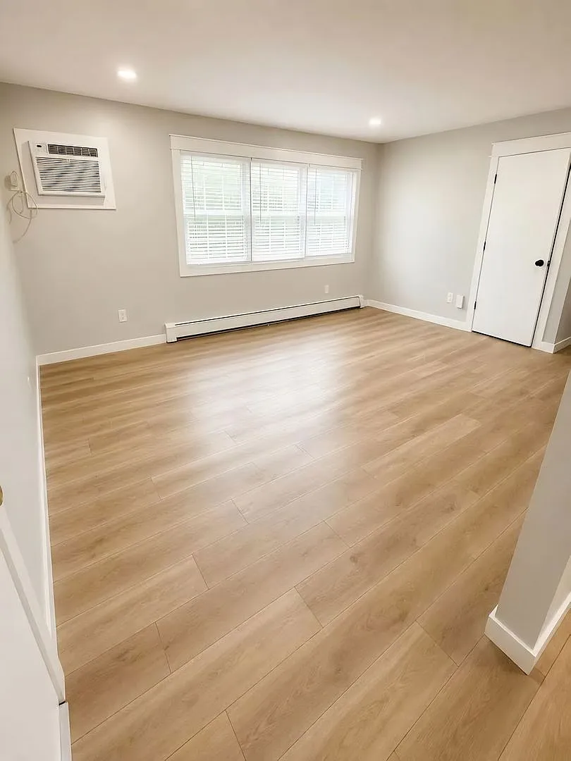 White Oak Manor — Photo 2
