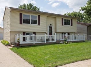 1737 Lark Ln, Waterloo, IA 50701