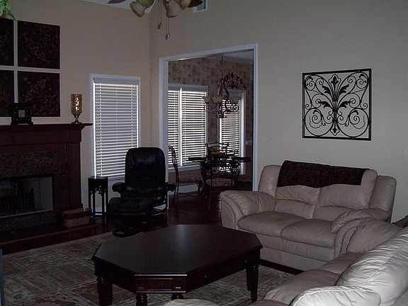 Living Room w/fireplace