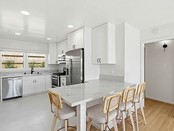 3rd image of 1852-1854 Chalcedony St #1852