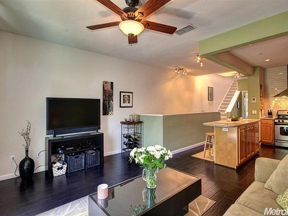 4th image of 404 Harriet Ln