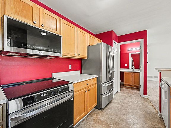 5th image of 2878 Barclay Way