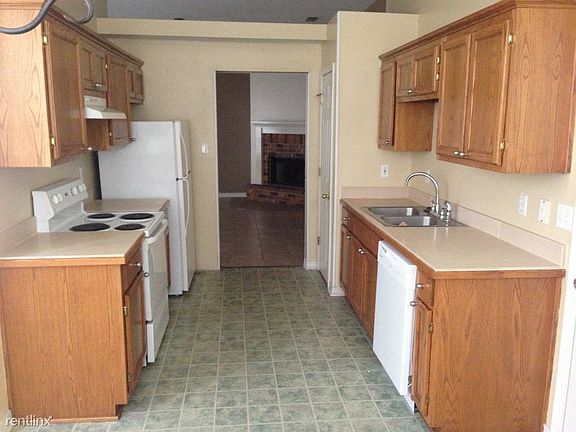 4th image of 13204 Hickory Ct