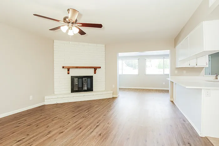 3143 W Julie Dr — Photo 3