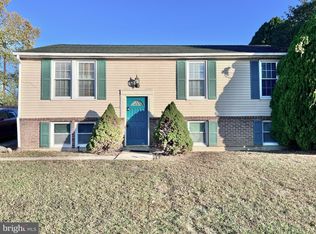 7 Leader Dr, Newark, DE 19713