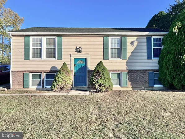 7 Leader Dr, Newark, DE 19713