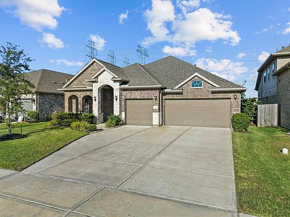 2nd image of 2319 Trocadero Lane