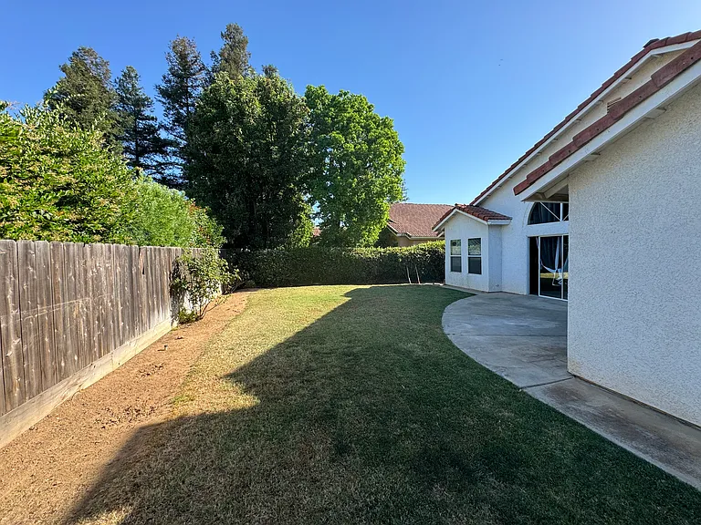 8357 N Barton Ave — Photo 18