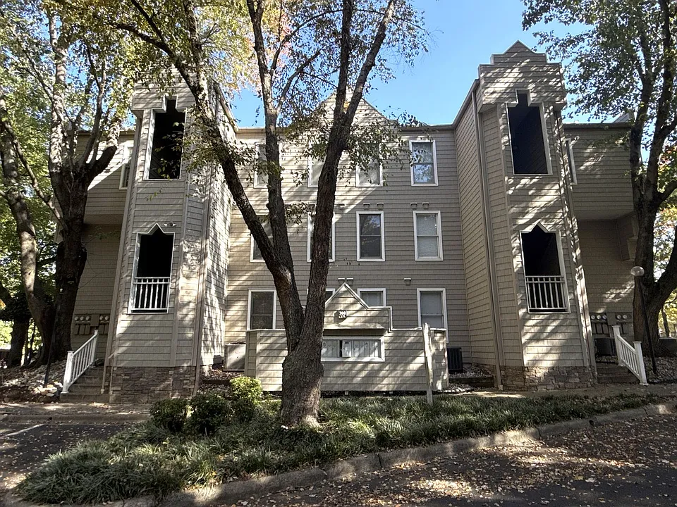 300 S Cedar St #3