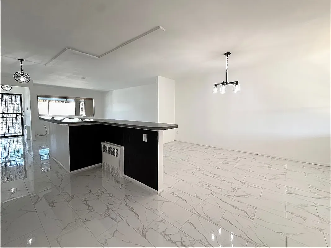 3 bed, 1.5 bath, 1760 sqft, $3,900 — Photo 2