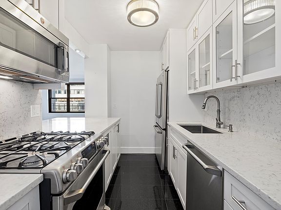 5th image of 225 E 57th St APT 9H