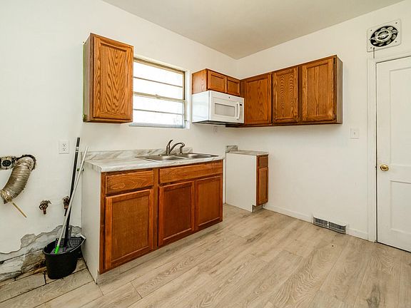 5th image of 1539 E Nickerson Ave