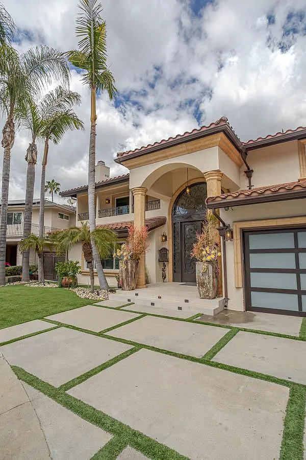 5 bed, 5.5 bath, 3493 sqft, $9,999 — Photo 2