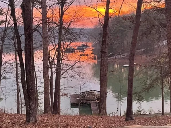 142 Buckhead Dr, Townville, SC 29689