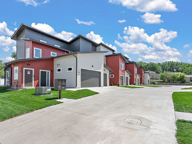 Manor Heights Townhome — Photo 11