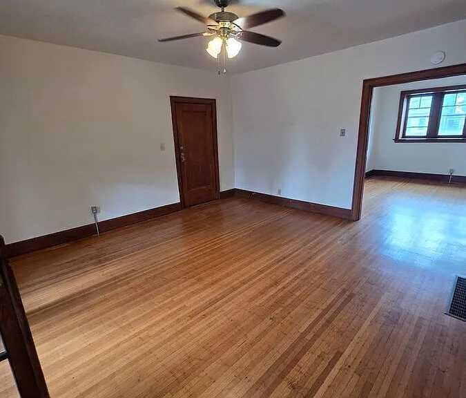 1902 N Talbott St #2 — Photo 3