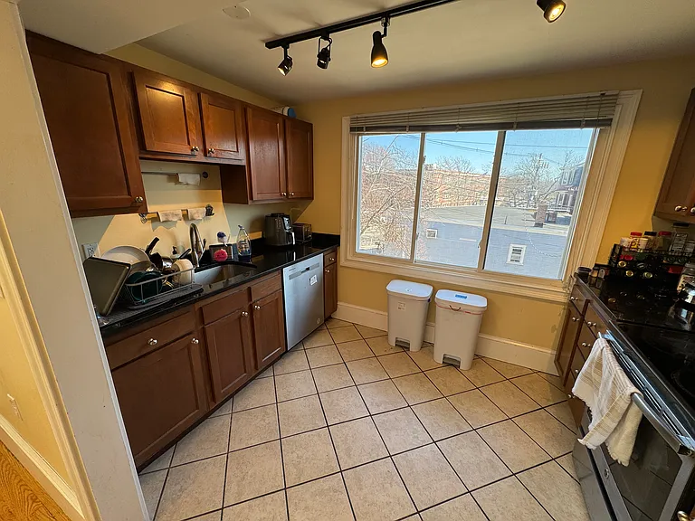 208 Holland St — Photo 5