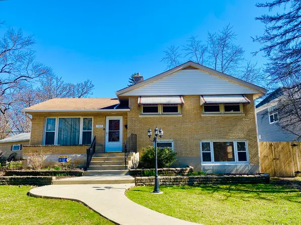 105 S Grant St, Westmont, IL 60559