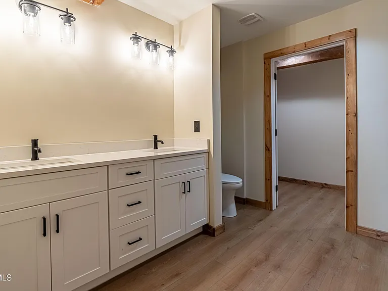 453 E Main St #300 — Photo 14