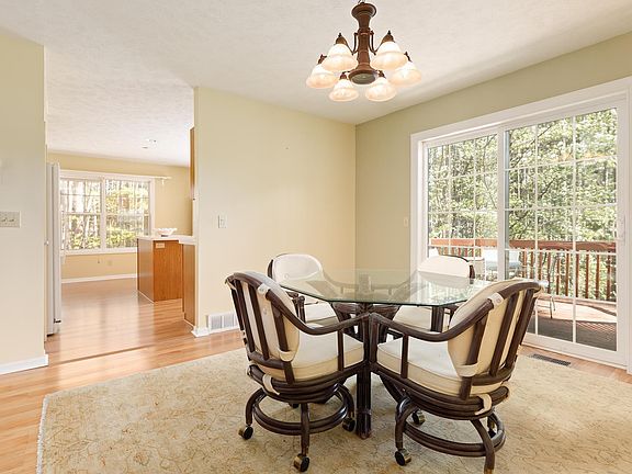 3rd image of 5457 Millbrook Dr