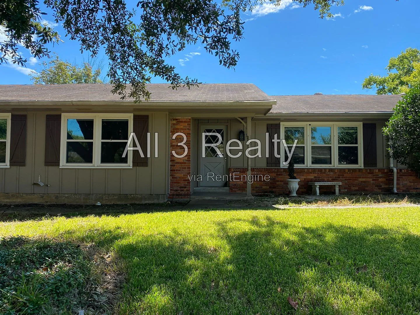 3 bed, 2.0 bath, 1828 sqft, $1,495 — Photo 2