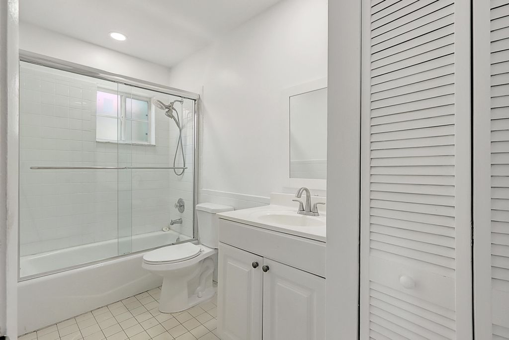 350 NE 25th Court, photo 7