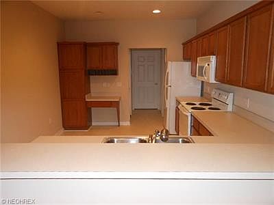 5th image of 717 Crossings Cir