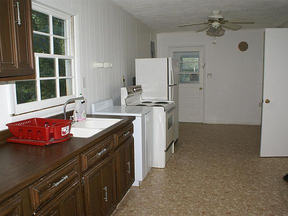3rd image of 655 Crittenden St
