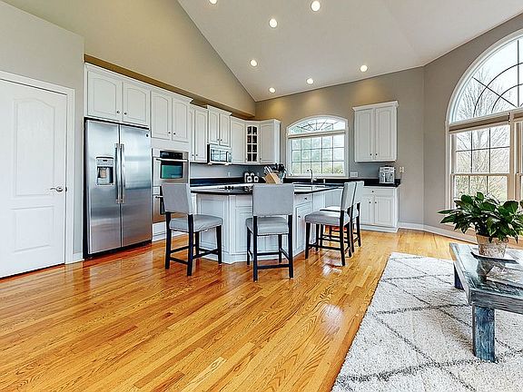 3rd image of 3057 Whitetail Ct