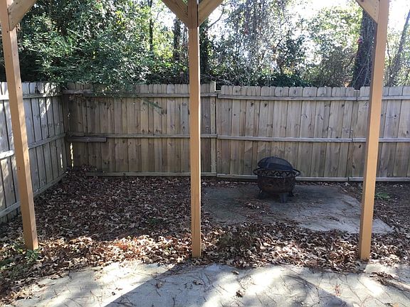 3rd image of 1207 Hillsboro Ln