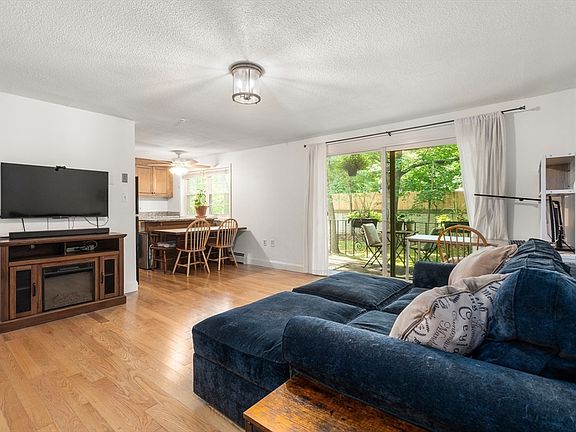 5th image of 52 Farrwood Ave APT 3