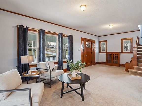 5th image of 706 W Welsh St