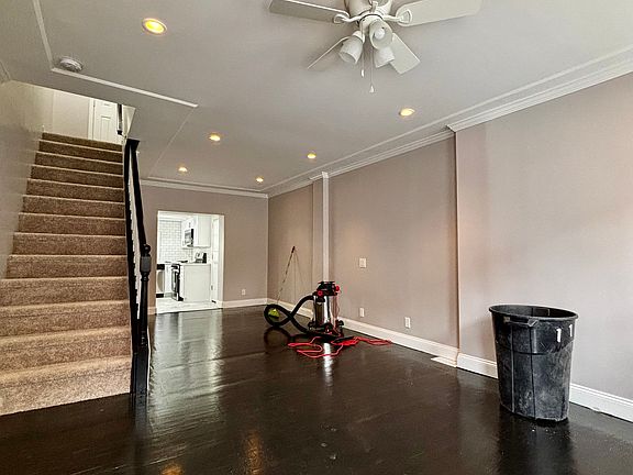 5th image of 131 McClellan St
