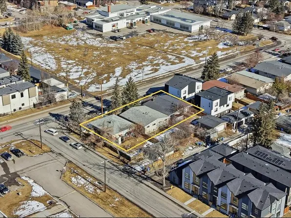 2139 & 2141 N 50th Ave SW, Calgary, AB T2T 2W4