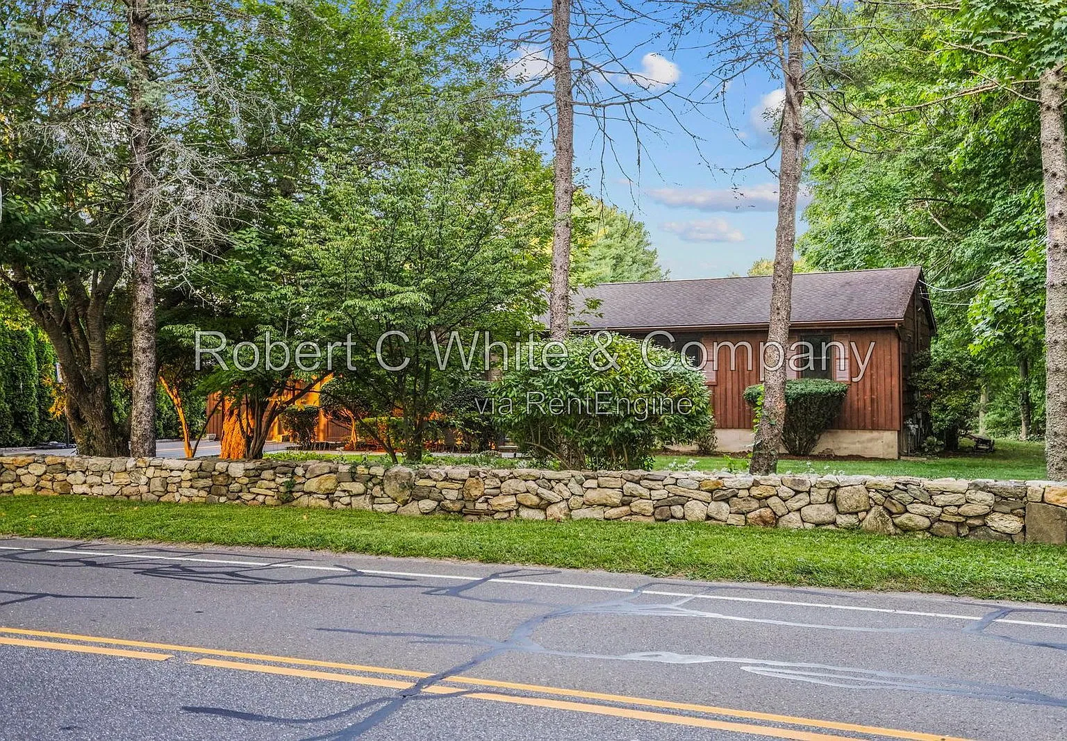 3 bed, 2.0 bath, 1722 sqft, $4,290 — Photo 3