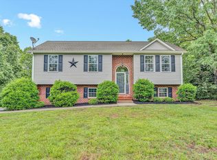 60 Surber Dr, Moneta, VA 24121